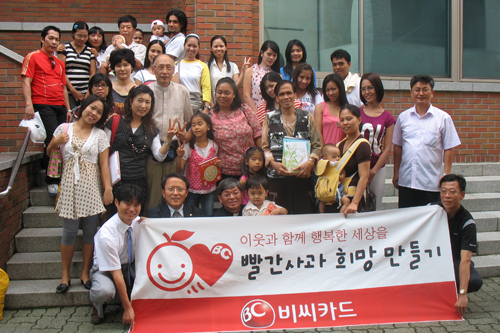 제주지점, 제주외국인쉼터 다문화가정의 자녀들을 위한 동화책 기증 