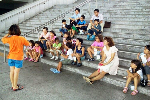 서울SOS지역아동복지센터와 함께 뮤지컬 관람 및 박물관 견학