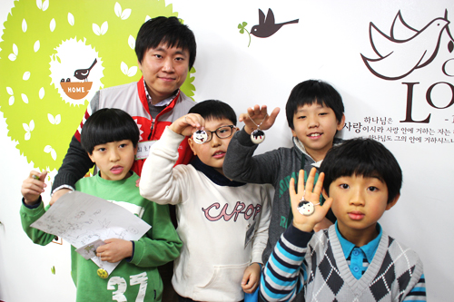 구세군지역아동복지센터와 함께 노력봉사 및 칠보공예체험