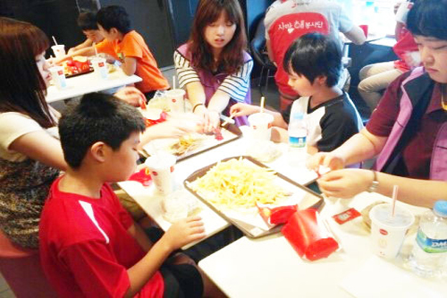 관악지역아동복지센터와 함께 영화관람 체험